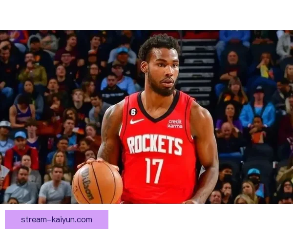 戴维斯在关键比赛中表现稳健，助力球队争夺重要胜利