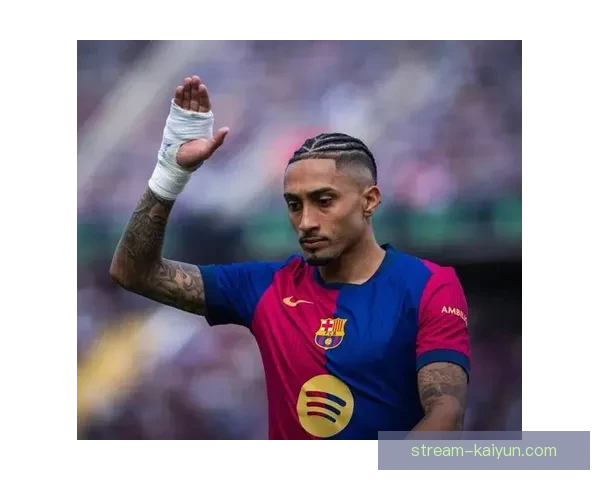 拉菲尼亚近期比赛表现稳定,状态持续提升引人关注 拉菲尼亚近期比赛表现稳定,状态持续提升引人关注